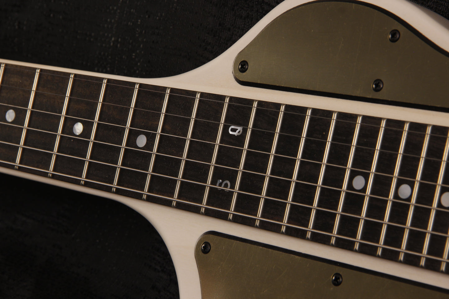 Beard Electro-Liege | White & Gold